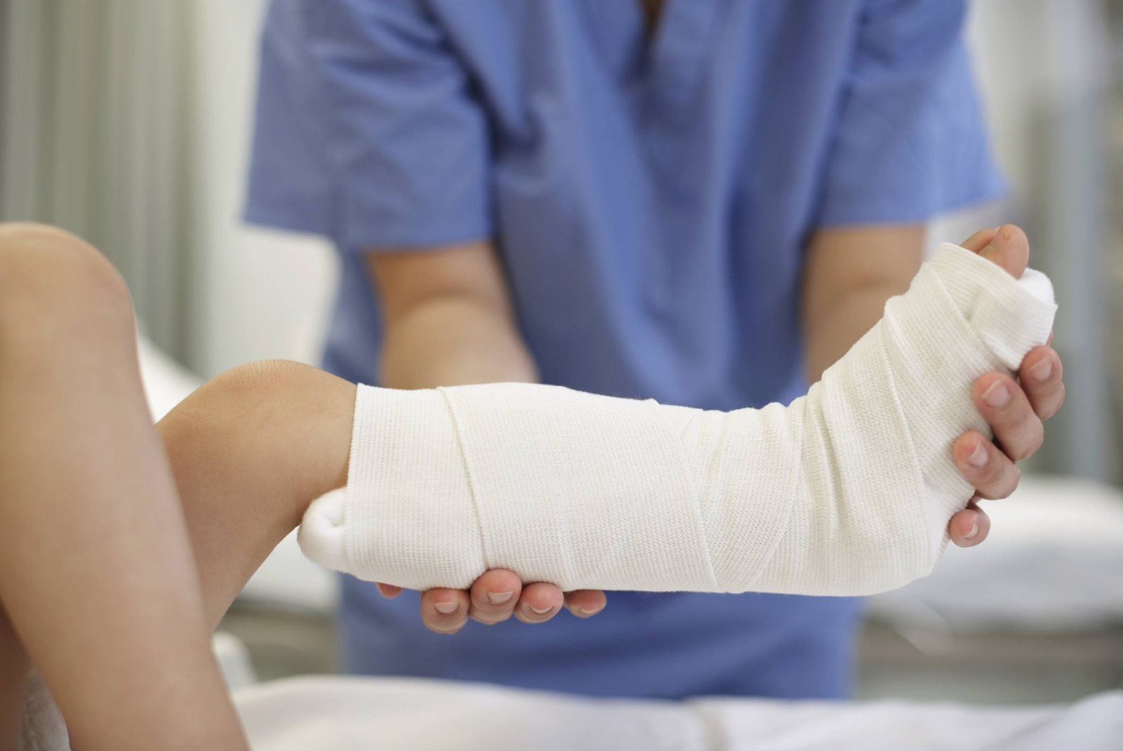 Read more about the article Fracture Treatment in Varanasi: What to Do After a Bone Injury